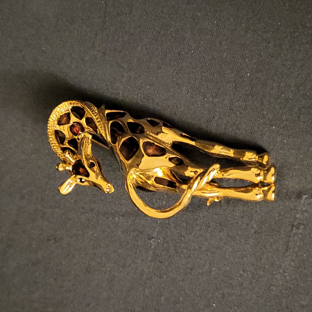 Vintage Giraffe brooch